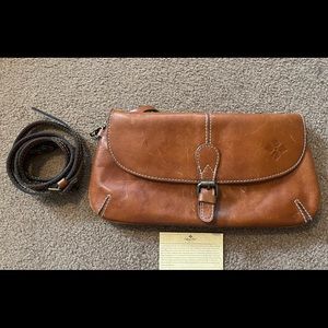 Leather crossbody bag with detachable strap